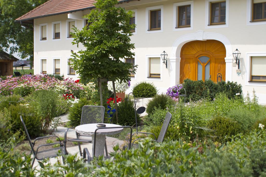Fruehstueckspension Herzog Zu Laah Ansfelden Buitenkant foto